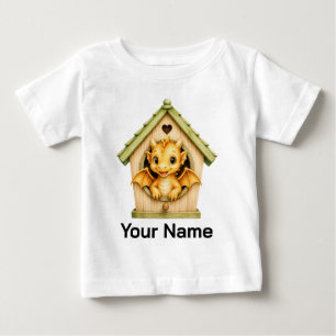 鳥小屋から顔を出すオーダーメイドの赤ちゃんドラゴン ベビーTシャツ