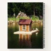 鳥小屋とアルフィーンスライド付きの装飾池 ノートブック (裏面)