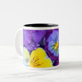 鳥風呂に露を浮かべたパンジーの花 ツートーンマグカップ (正面左)