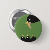 鳥食べ物を与えの若者 缶バッジ (正面&裏面)