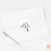 （鳥）ショウジョウコウカンチョウの赤い鳥の雪の木 ラウンドシール (封筒)