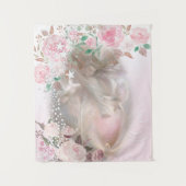 鳩とピンクのバラの美しい天使 タペストリー (正面)