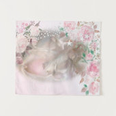 鳩とピンクのバラの美しい天使 タペストリー (正面(横))