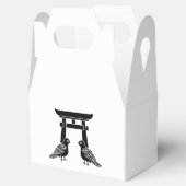 鳩と鳥居に向かって フェイバーボックス (オープン)