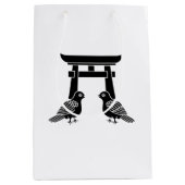 鳩と鳥居に向かって ミディアムペーパーバッグ (正面)