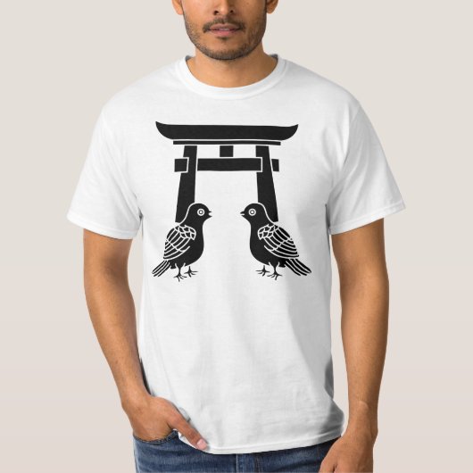 鳩と鳥居に向かって Tシャツ (正面)