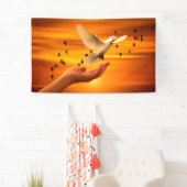 鳩を手に神を信頼せよ 横断幕 (インサイチュ)