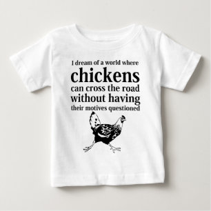 鶏が道を交差できる世界の夢 ベビーTシャツ