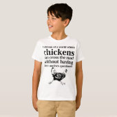 鶏が道を交差できる世界の夢 Tシャツ (正面フル)