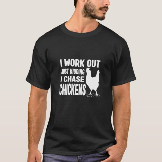 鶏に働かされている冗談だろ、鶏を追いかけているんだ Tシャツ (正面)