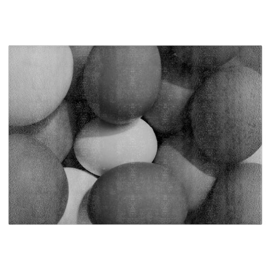 鶏の卵（白と黒） カッティングボード (正面)