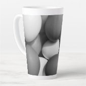 鶏の卵（白と黒） カフェラテマグ (左アングル)