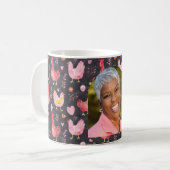 鶏の鶏の農家の黒い赤いピンクの写真 コーヒーマグカップ (正面左)