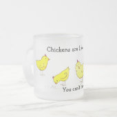 鶏はポテトチップのマグのようです フロストグラスマグカップ (正面左)