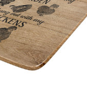 鶏を使っつるて庭で作業  カッティングボード (角)