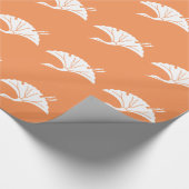 鶴の形をした銀杏の葉 ラッピングペーパー (角)