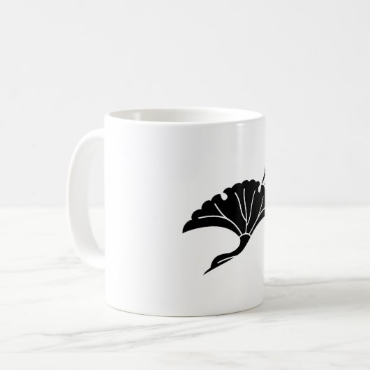 鶴型のイチョウの葉 コーヒーマグカップ (正面左)