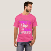 鶴誇りを持ったのオペレーターのかわいい建築の妻 Tシャツ (正面フル)