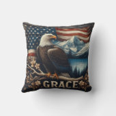 鷲が山の風景に対して枝に止まる クッション (裏面)