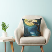 鷲が満月の下に川の向こうに止まった クッション (椅子)