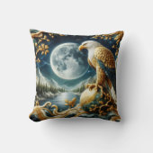 鷲が満月の下の枝に止まった クッション (正面)