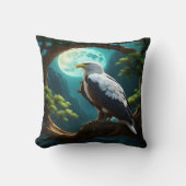 鷲が満月の夜の下の枝に止まった クッション (正面)