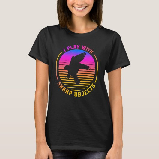 鷹狩りの狩猟 私は鷹のために鋭利な物で遊びます Tシャツ (正面)
