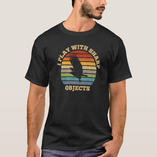 鷹狩りの狩猟 私は鷹のために鋭利な物で遊びます Tシャツ (正面)