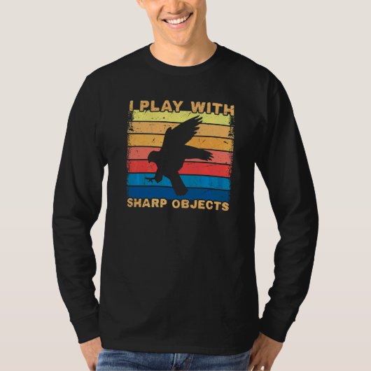 鷹狩りの狩猟 私は鷹のために鋭利な物で遊びます Tシャツ (正面)