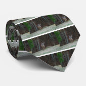 鹿が地面に印を付ける ネクタイ (ロール)