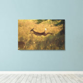 鹿が畑を飛び回った キャンバスプリント (インサイチュ (ウッドフロア))