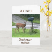 鹿が「ねえ、おじさん、郵便受けをチェックして」誕生日 カード (黄色い花)