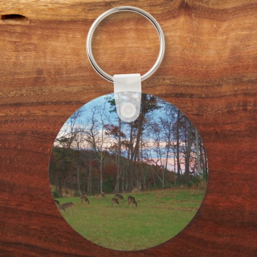 鹿とピンクのサンセットのフィールド キーホルダー (正面)