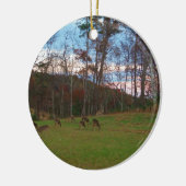 鹿とピンクのサンセットのフィールド セラミックオーナメント (左)