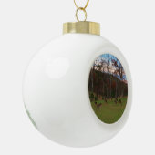 鹿とピンクのサンセットのフィールド セラミックボールオーナメント (左)