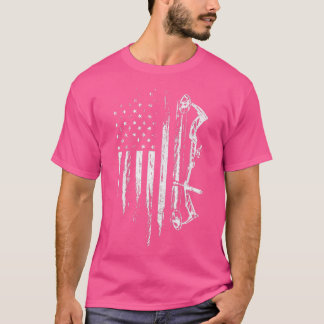 鹿のためのアメリカ国旗のボートのような弓アーチェリーの贈り物 Tシャツ