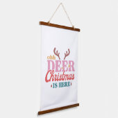 鹿のクリスマスはここだ |クリスマス 吊り下げ型タペストリー (傾斜あり)