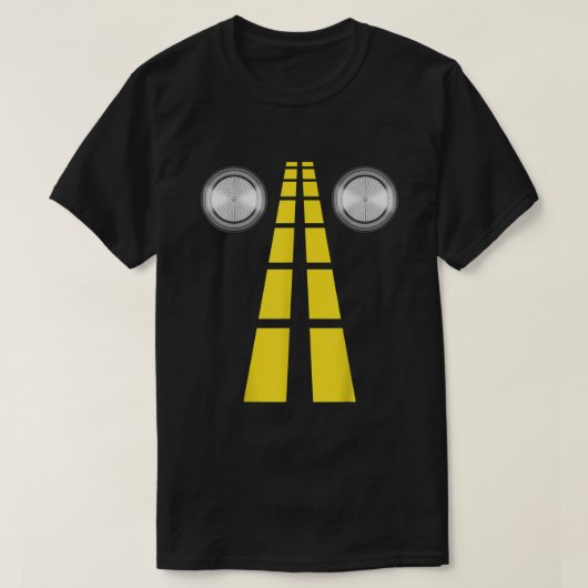 鹿のヘッドライトと道路標識カップルの衣装 Tシャツ (デザイン正面)