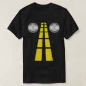 鹿のヘッドライトと道路標識カップルの衣装 Tシャツ (デザイン正面)