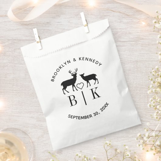 鹿のモノグラム　ラスティックカントリーウェディングカップル名 フェイバーバッグ (クリップ留めされた状態)