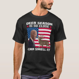 鹿の季節は近いので私はそれを匂うことができるおもしろい鹿 Tシャツ