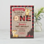 鹿の最初の誕生日ランバージャックパーティーレッドフランネル 招待状 (スタンド正面)