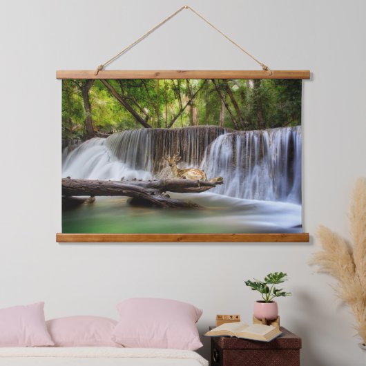 鹿の滝とエラワンリラックスの滝 吊り下げ型タペストリー (寝室)