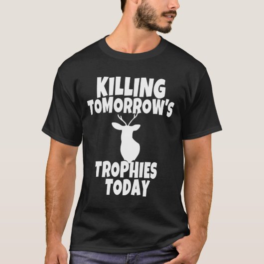 鹿の狩りおもしろいギフトがトモローを殺すトロフィー Tシャツ (正面)