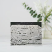 鹿の狩りを描いたレリーフ、 浮き彫り ポストカード (スタンド正面)