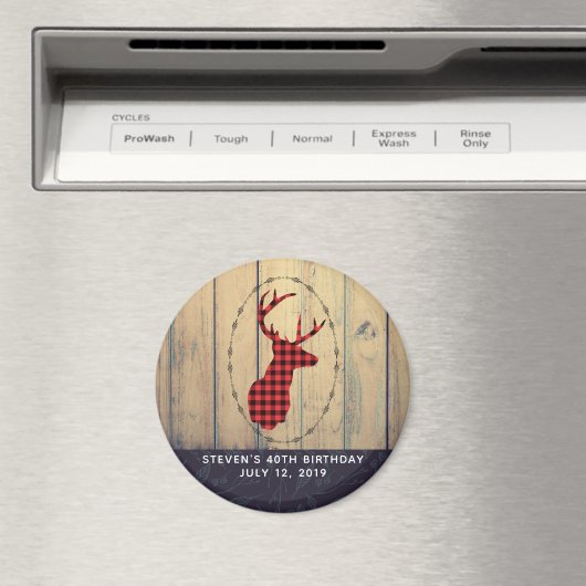 鹿の頭と〔雄ジカの〕枝角オン木フェイク誕生日 マグネット (インサイチュ (食洗機))