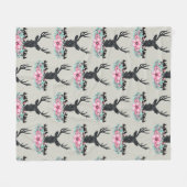 鹿の頭ピンクの花と山のパターン フリースブランケット (正面(横))