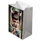 鹿を抱いている少女 ミディアムペーパーバッグ (正面アングル)