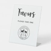 鹿モノグラム素朴結婚式の引き出物が1つ 台座サイン (正面)