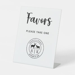 鹿モノグラム素朴結婚式の引き出物が1つ 台座サイン